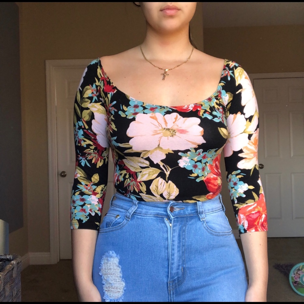 🌺FLORAL CROP TOP 🌺